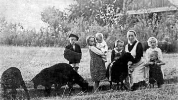 Imagem de Wiktoria Ulma com seus filhos em 1943 - Reprodução/Vatican News