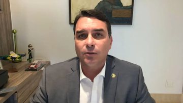 Flávio Bolsonaro em entrevista - Reprodução/Vídeo