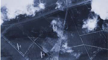 Fotografia mostrando aviões de bombardeio sobrevoando Norfolk, na Inglaterra - Divulgação/ Historic England
