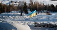 Uma das fronteiras ucranianas com bandeira do país - Getty Images