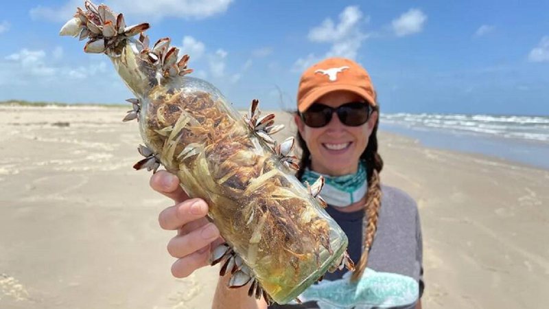 Garrafa de bruxa encontrada em praia do Texas - Jace Tonnell