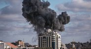 Prédio bombardeado em Gaza, em 17 de maio de 2021 - Getty Images