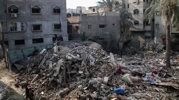 Território destruído em Gaza após bombardeio de Israel - Getty Images