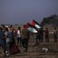 Palestinos reunidos na região da Faixa de Gaza
