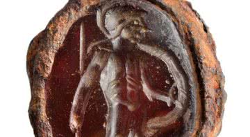 Detalhe da imagem da gema romana datada erroneamente - Divulgação/Douglas Atfield