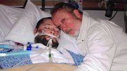 Fotografia de pai e filho no hospital - Divulgação/ George Pickering/ Arquivo Pessoal