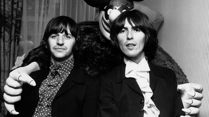 Os ex-beatles George Harrison e Ringo Starr - Getty Images