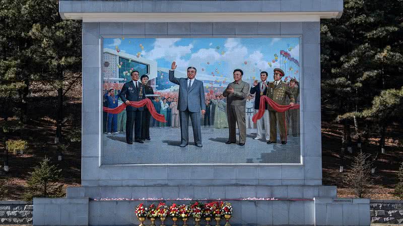 Retratos de  Kim Il-sung e Kim Jong-il