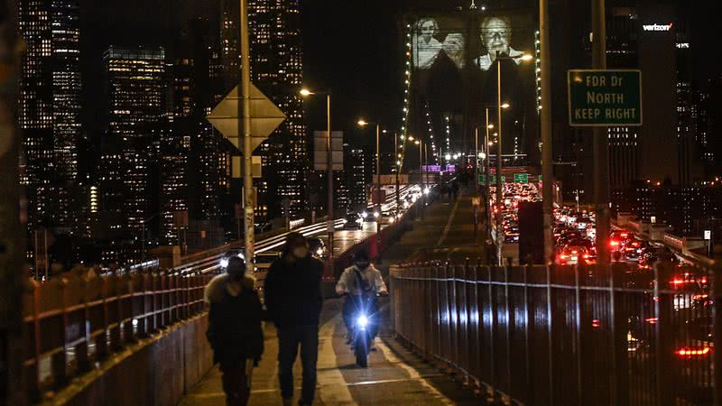 Homenagem feita na Ponte do Brooklyn - Getty Images