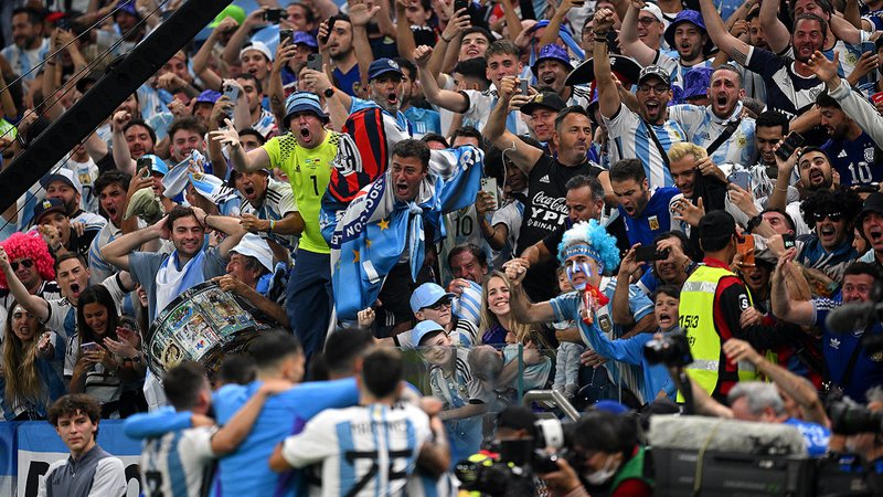Torcida argentina comemorando vitória contra a Croácia - Getty Images