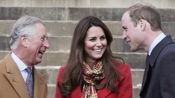 O rei Charles II ao lado de Kate Middleton e o príncipe William - Getty Images