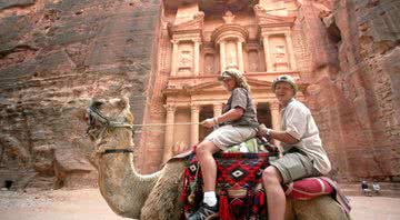 Turistas visitando a cidade de Petra - Getty Images