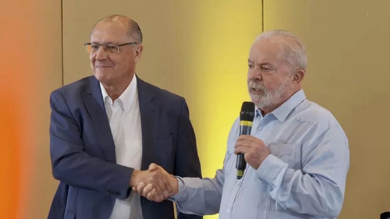 Alckmin e Lula em reunião entre diretorias do PSB e PT