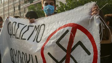 Foto de protesto contra partido neonazista, na Grécia - Getty Images