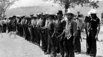 Membros do grupo paramilitar guatemalteco Patrulhas de Autodefesa Civil (PAC) - Wikimedia Commons