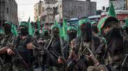 Militantes palestinos do Hamas em show militar no distrito de Bani Suheila em Gaza - Getty Images