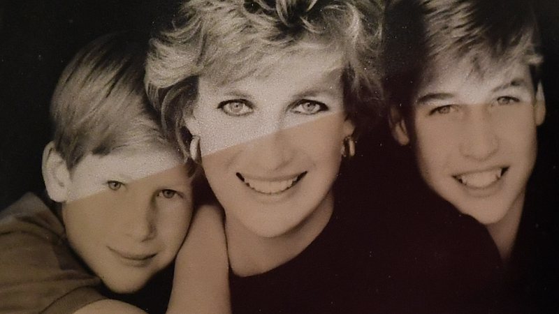 Princesa Diana com seus filhos, Harry e William