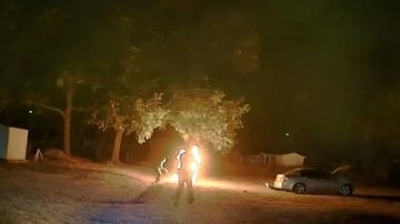 Homem pegando fogo após fugir de policiais - Divulgação/Arkansas State Police