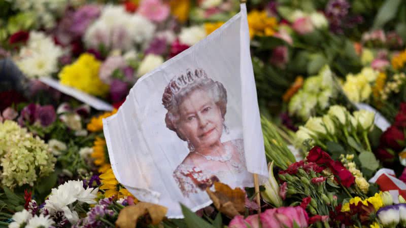 Homenagem feita à rainha Elizabeth II durante o cortejo de seu corpo - Getty Images