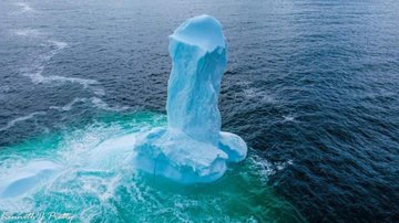 Iceberg em formato de pênis - Reprodução/Facebook