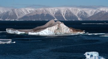 Imagem meramente ilustrativa de iceberg no Ártico - Wikimedia Commons