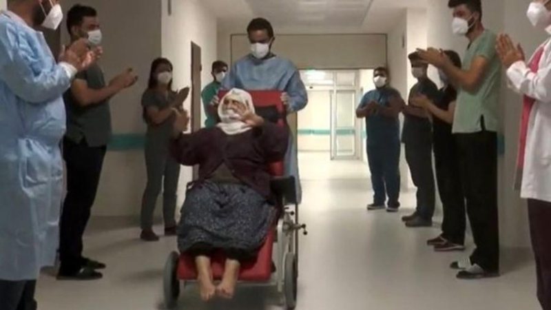 Menica Encu, idosa turca de 120 anos que se recuperou da covid-19 - Divulgação