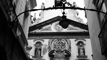 Imagem da fachada da Igreja de Nossa Senhora da Lapa dos Mercadores - Reprodução/Wikimedia Commons/Tiago Macedo