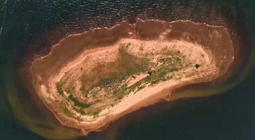 Imagem aérea da ilha submersa - Divulgação / Rede Brasil do Pacto Global