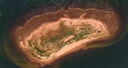 Imagem aérea da ilha submersa - Divulgação / Rede Brasil do Pacto Global