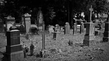 Imagem ilustrativa de um cemitério - Reprodução/Pixabay/bernswaelz