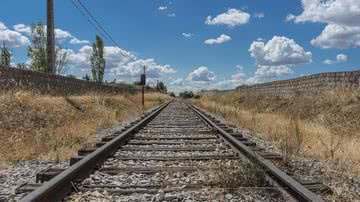 Imagem ilustrativa de um trilho de trem - Reprodução/Pixabay/Karabo_Spain
