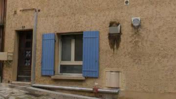 Fachada da residência onde os corpos foram encontrados - Divulgação / Youtube / La Provence