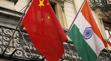 Bandeiras da China e Índia - Pixabay