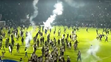 Confusão no estádio da Indonésia - Reprodução/Vídeo/G1