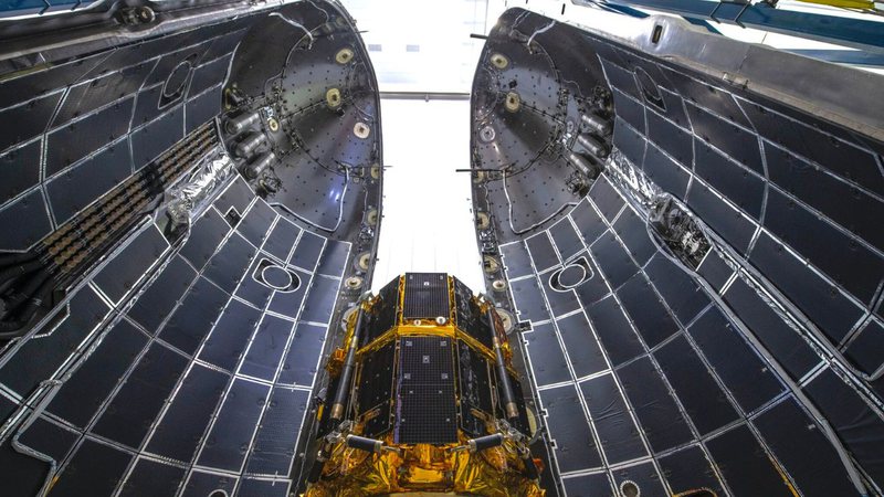 Fotografia mostrando uma nave da ispace dentro de foguete da SpaceX - Divulgação/ ispace