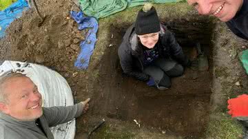 Voluntários no local onde a escavação ocorreu - Reprodução / Stirling Council