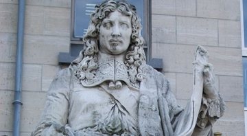 A estátua de Jean-Baptiste Colbert, em frente à Reitoria da Academia de Reims - Wikimedia Commons