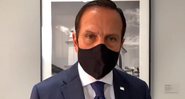 De máscara, governador João Doria (PSDB) afirma estar com coronavírus - Divulgação/Twitter