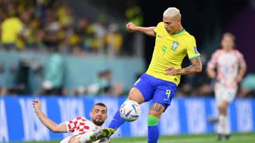 Jogador Richarlison com a camisa da Seleção Brasileira - Getty Images