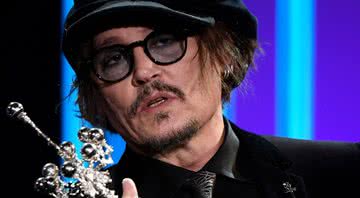 O ator Johnny Depp recebendo o prêmio honorário Donostia no Festival de Cinema de San Sebastian - Getty Images