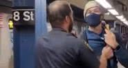 Jovem sendo expulso de metrô - Divulgação/YouTube/CBS
