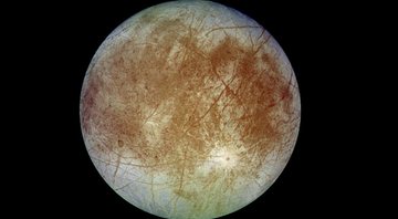Fotografia tirada pela sonda Galileo de Europa, a lua citada - Divulgação/ NASA/ JPL/ DLR