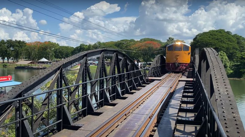 Imagem mostrando trem turístico de Kanchanaburi - Divulgação/ Youtube/ Travel Notes BGM