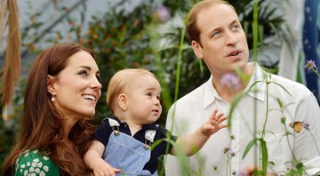 Fotografia de Kate Middleton, Príncipe William e o pequeno Príncipe George - Getty Images