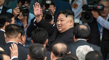 Kim saudado durante visita internacional em 2019 - Getty Images