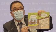 Superintendente do Departamento de Segurança Nacional da Polícia mostra livro infantil - Divulgação/Facebook/Hong Kong Police