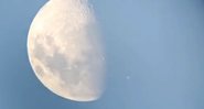 Imagem da Estação Espacial Internacional vista ao lado da Lua - Divulgação/YouTube/Marcelo Zurita