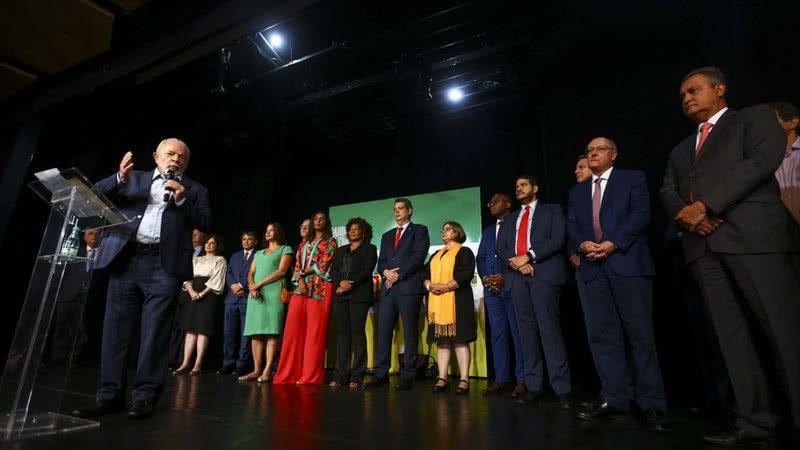 Lula ao lado dos próximos ministros - Marcelo Camargo/ Agência Brasil