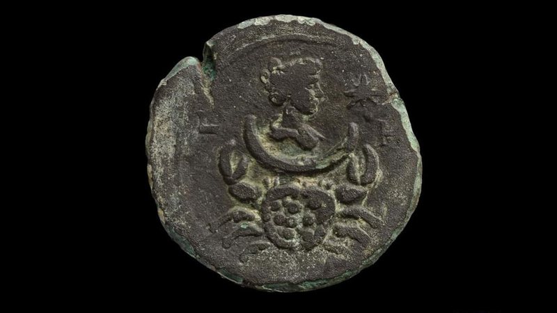 Moeda de 1850 anos com representação de deusa romana - Israel Antiquities Authority