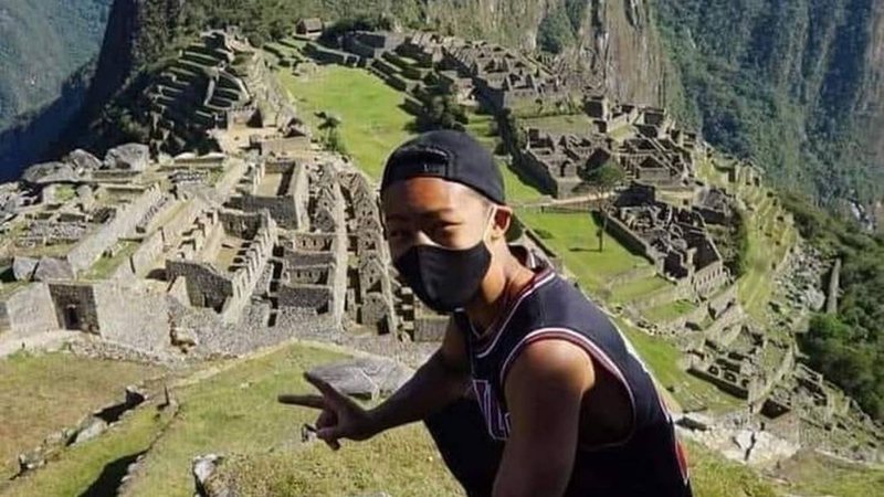Jieshii Katayama posa em Machu Picchu após visita - Divulgação